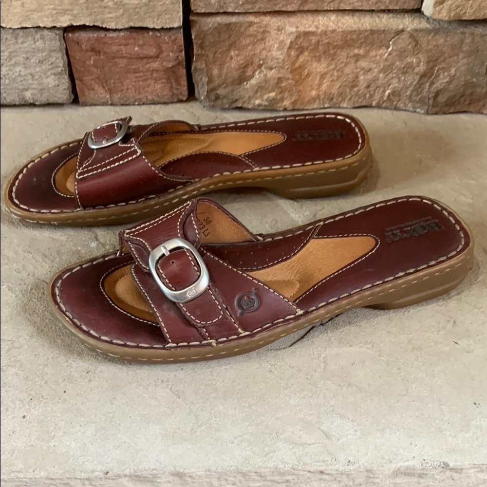 Born Brown Leather Sandals with Decorative Buckle sz 7
